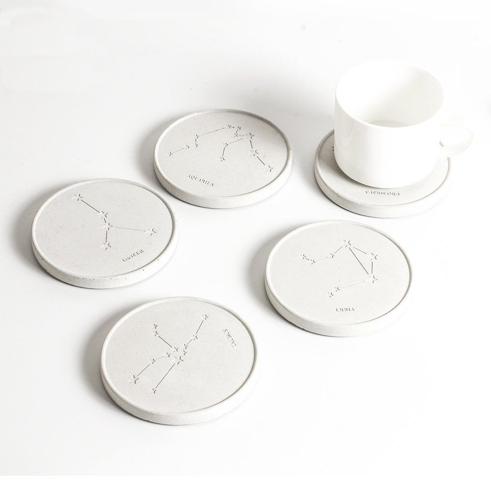 Portavasos con todos los signos zodiacales hechos de concreto con base de corcho para proteger tus muebles. decoracion guatemala, gt, portavasos guatemala, signo zodiacal, chart, coasters gt, coasters guatemala.