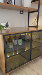 Librera, mini bar y escritorio